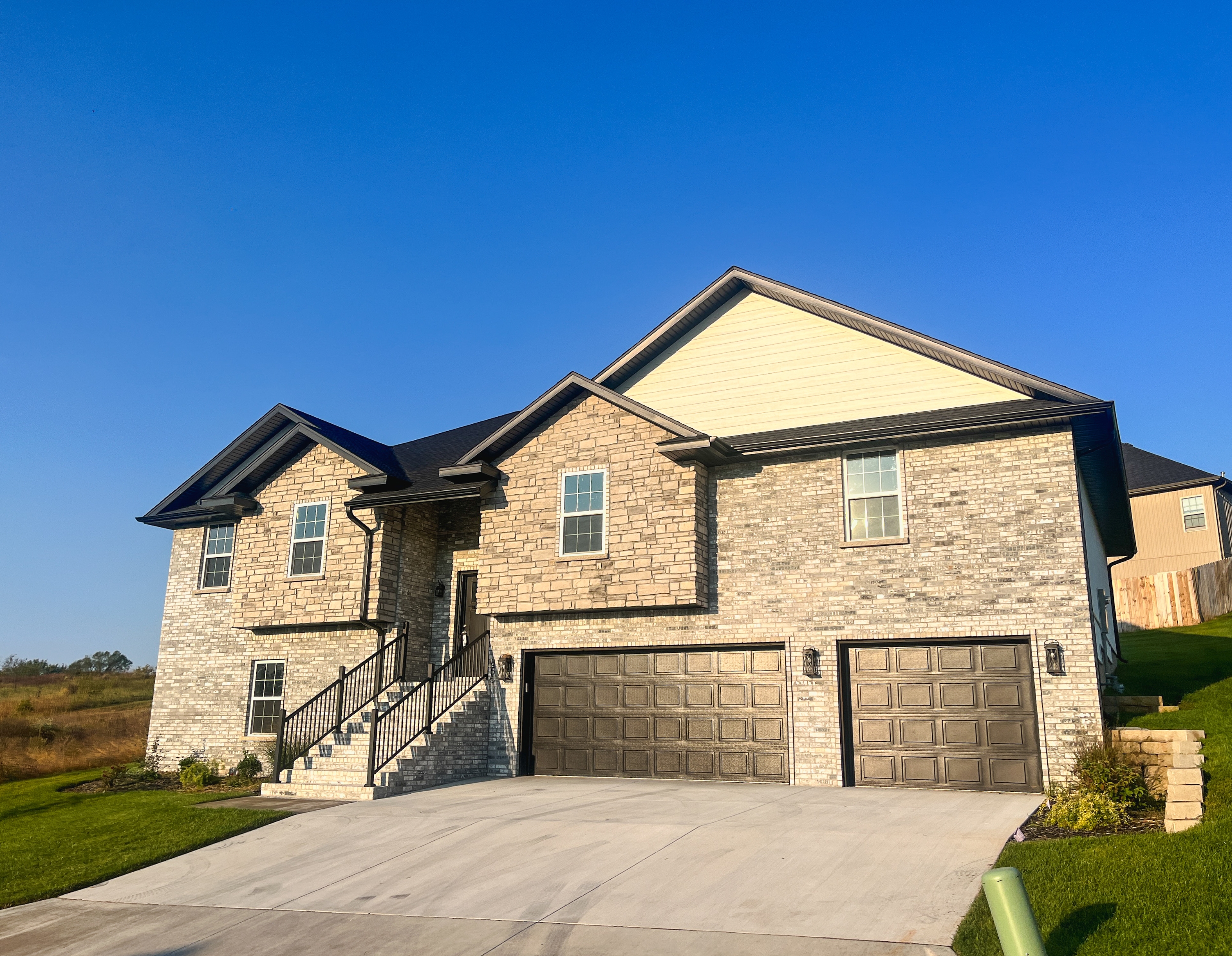 855 S Eastridge